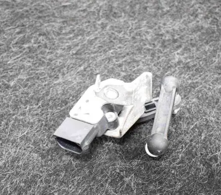 Volvo XC90 Rear air suspension level height sensor 31406563