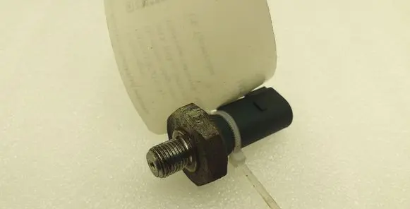 Volkswagen PASSAT B7 Oil pressure sensor 036919081C