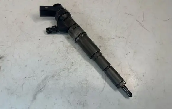 BMW X5 E53 Fuel injector 7789661 13537789661 0445110131