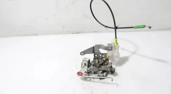 Peugeot 107 Front door lock