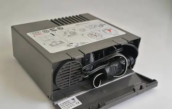 Audi A8 S8 D2 4D Tire air pump compressor 8D0012615C