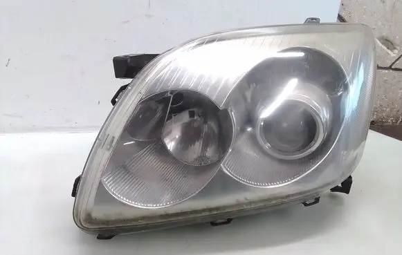 Toyota Avensis T250 Headlight/headlamp