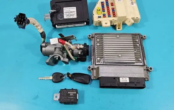 KIA Carens II Engine control unit/module ECU 39112-25050 IMPRK1395672