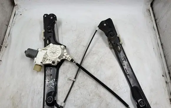 BMW 3 E90 E91 Front door window regulator with motor 7060265