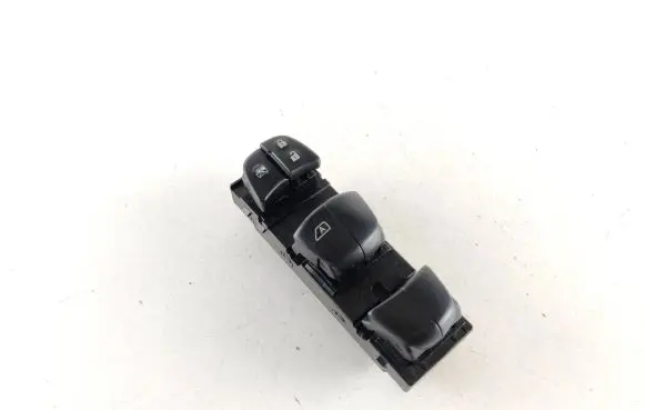 Nissan Qashqai Electric window control switch