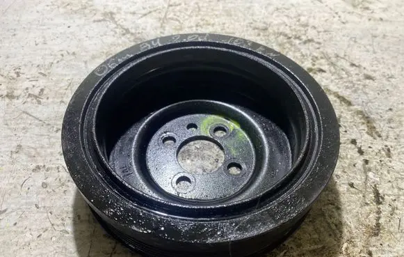 Volkswagen Golf V Crankshaft pulley 03G105243