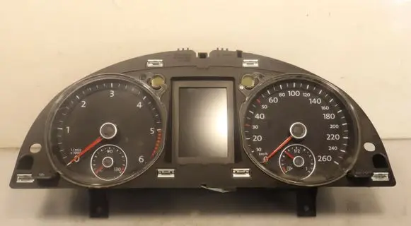 Volkswagen PASSAT B7 Clock 
