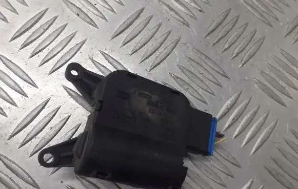 Audi A4 S4 B6 8E 8H A/C air flow flap actuator/motor 8E1820511B