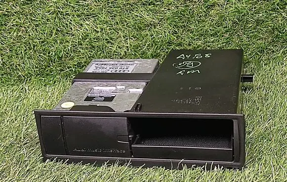 Head unit multimedia control