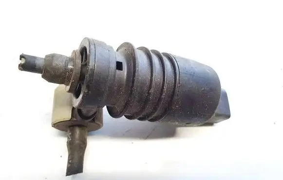 Volkswagen PASSAT B6 Windscreen/windshield washer pump