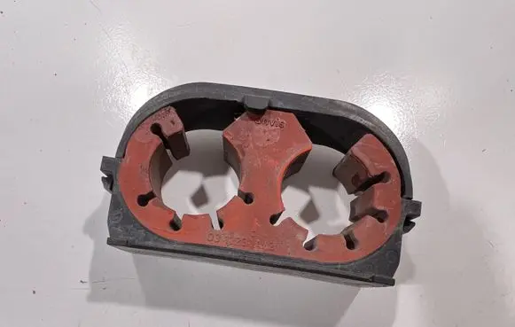 BMW 7 F01 F02 F03 F04 Radiator mount bracket