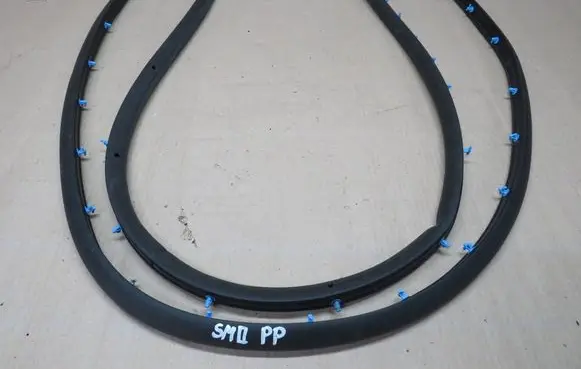 Ford S-MAX Front door rubber seal 