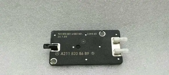 Mercedes-Benz CLS AMG C219 Aerial antenna amplifier A2118208689