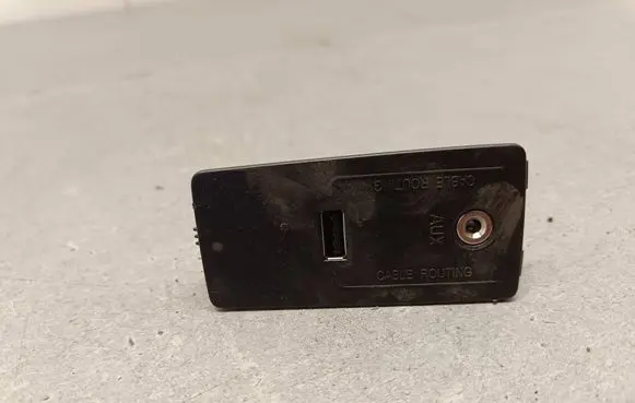 Volvo S90, V90 USB socket connector 31389705 31497152
