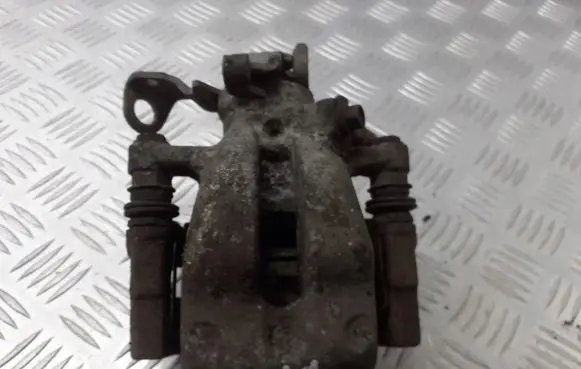 Opel Zafira B Rear brake caliper