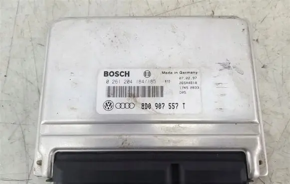 Volkswagen PASSAT B5 Engine control unit/module 8D0907557T