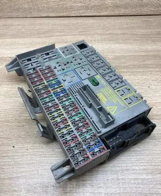 Opel Astra G Fuse module 90589965