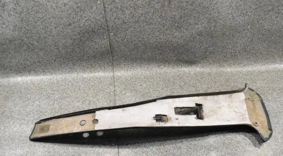 BMW 5 E39 Seat belt trim 437906263