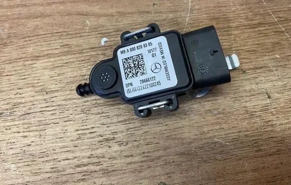 Mercedes-Benz EQA Seat control module A0008208305