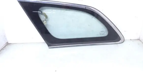 Toyota Avensis T270 Rear side window AS2