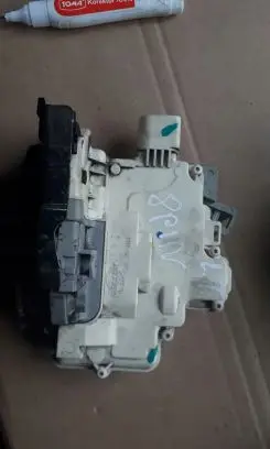 Audi A4 S4 B8 8K Rear door lock 8K0839015