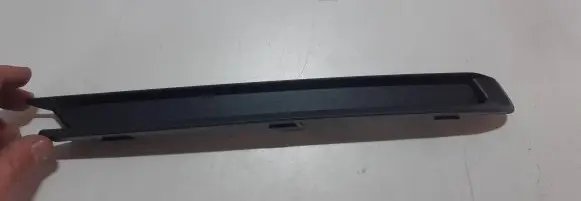 Front bumper splitter molding