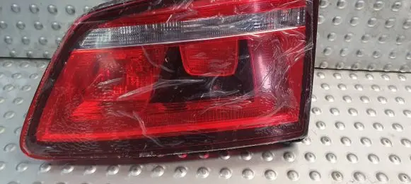 Tailgate rear/tail lights