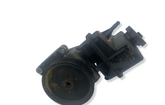 Mercedes-Benz Sprinter W906 Power steering pump A0064667801
