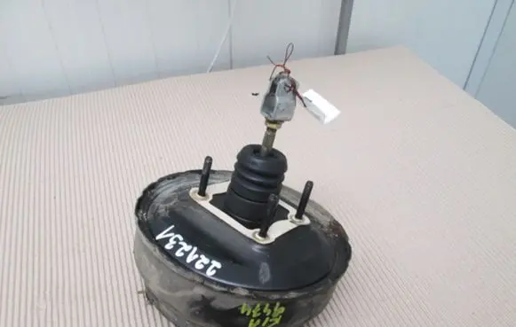 KIA Clarus Brake booster