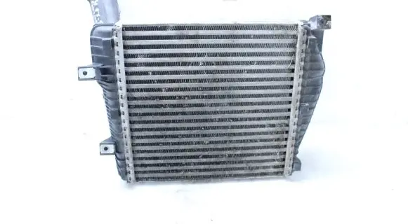 Volkswagen Touareg II Intercooler radiator 7P0145804A