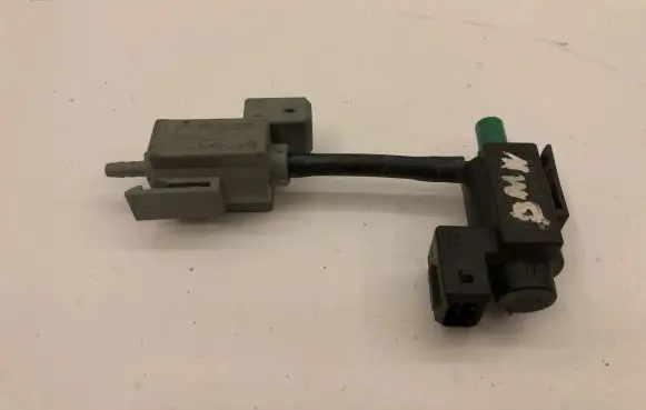 BMW 7 E65 E66 Turbo solenoid valve 7516375