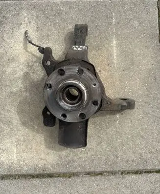 Opel Astra H Front wheel hub 13156047