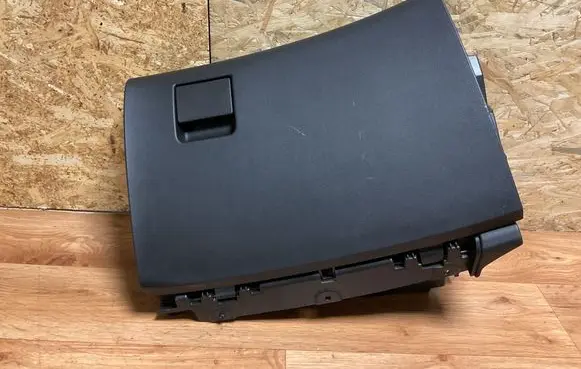 Opel Insignia A Glove box 13308550