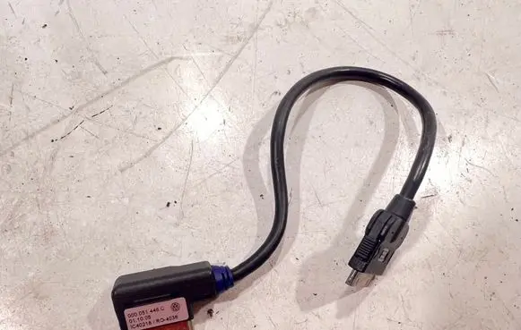 Volkswagen Golf VI AUX in-socket connector IC40218