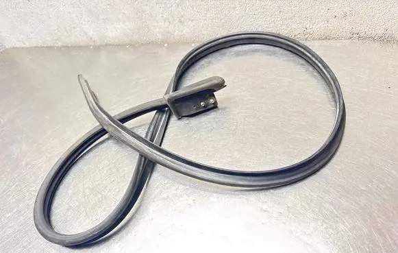Saab 9-3 Ver1 Loading door rubber seal (on body) 5113220