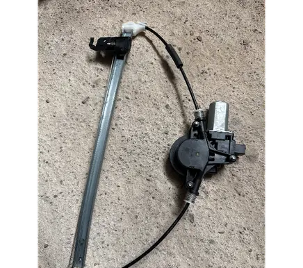 Mazda 6 Rear door window regulator motor D6515858X
