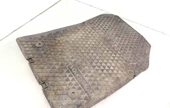 Volkswagen Touran I Front floor mat 1T1061501N