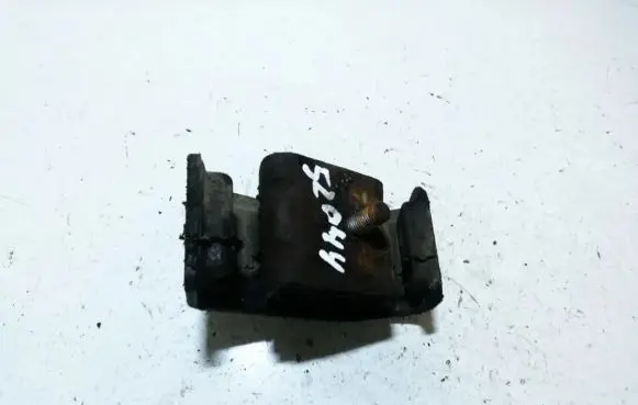 Suzuki Alto Engine mount bracket