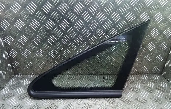 Opel Zafira B Front triangle window/glass 13123920