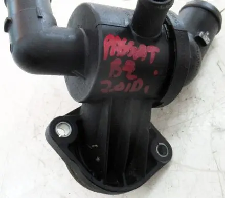 Volkswagen PASSAT B7 Thermostat/thermostat housing 03L121111AE