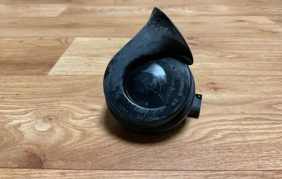 Volkswagen PASSAT B6 Horn signal E1000209