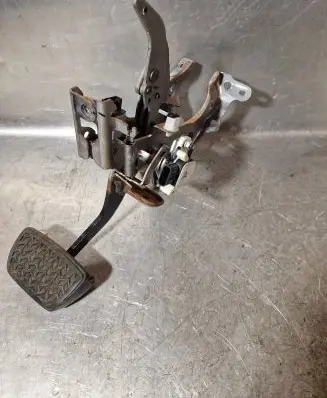 Toyota Camry VIII XV70 Brake pedal 8951047030