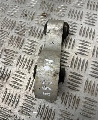 Mazda 6 Engine mount bracket