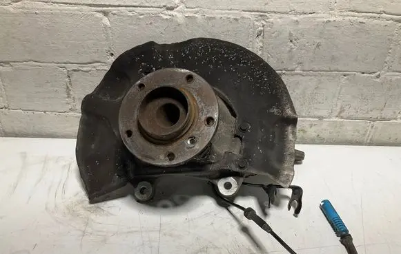 Front wheel hub