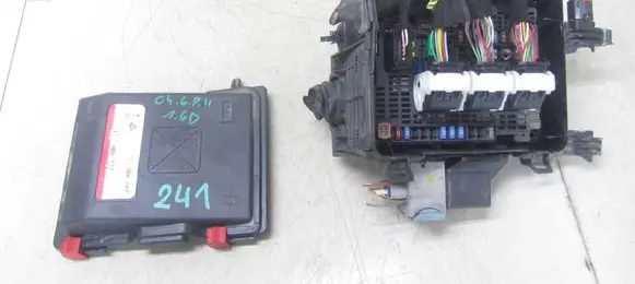 Citroen C4 Grand Picasso Fuse module 9810296180