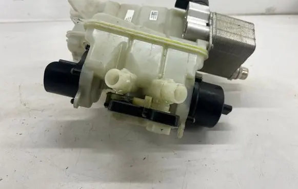 Tesla Model 3 Coolant expansion tank/reservoir 109701600D 109701500M 109701500K