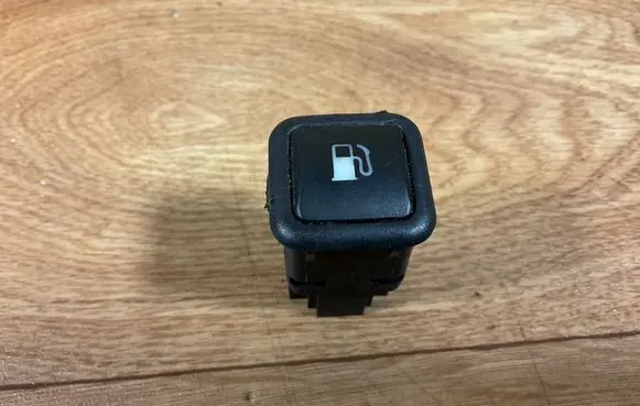 Volkswagen Golf IV Fuel tank opening switch 03000313 JXXK