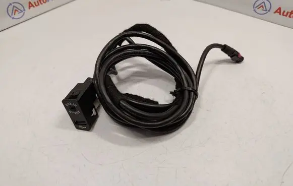 BMW 3 F30 F35 F31 AUX in-socket connector 84109229247 84109229245