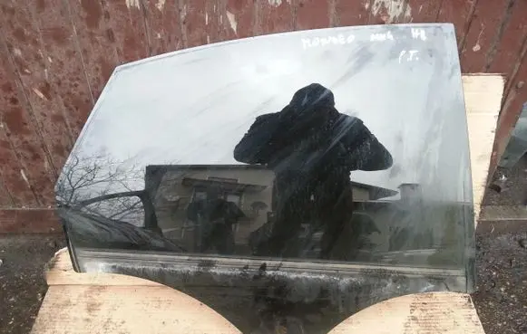 Ford Mondeo MK IV Rear side window
