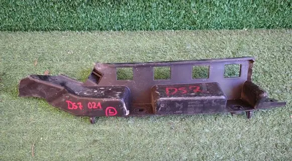 Citroen DS7 Crossback Fender mounting bracket 9816814980